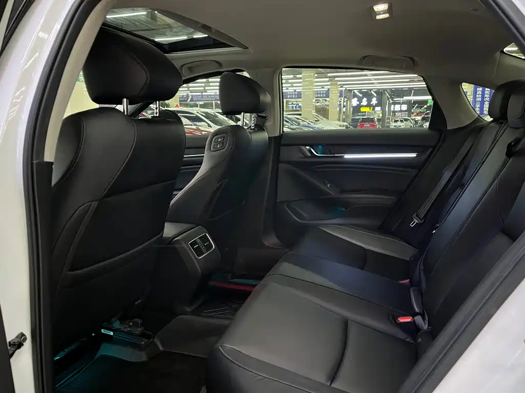 Honda Accord — миниатюра 9