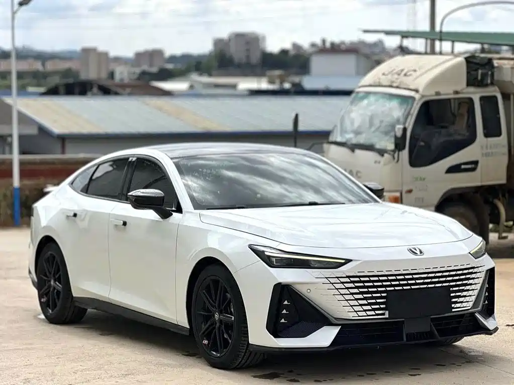 Changan UNI-V — миниатюра 3