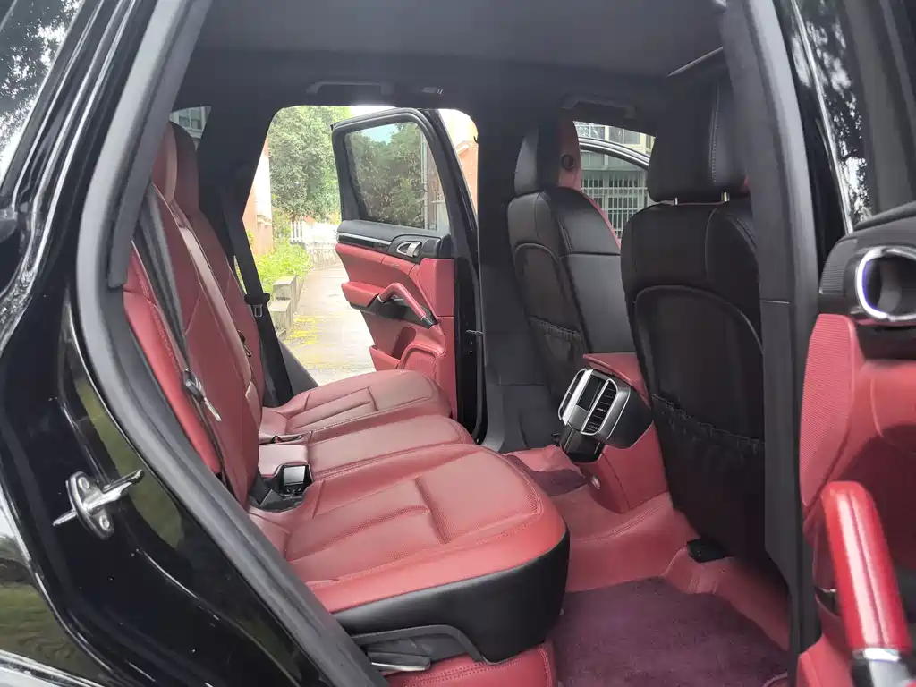 Porsche Cayenne — миниатюра 21