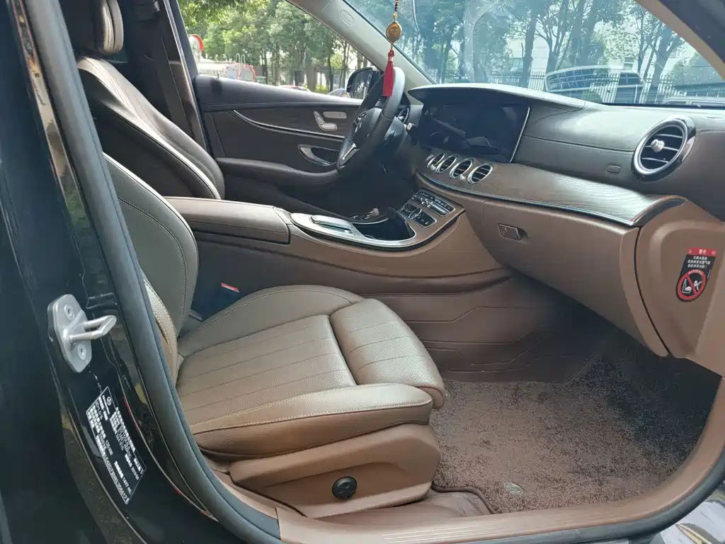 Mercedes-Benz E-Class — миниатюра 10