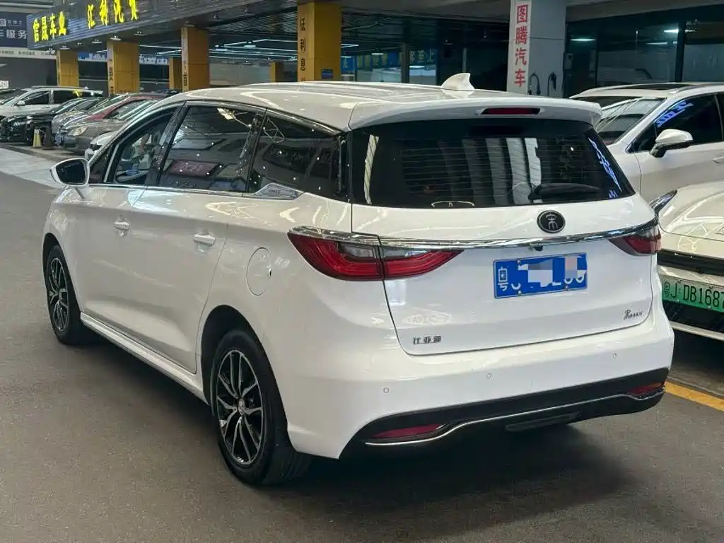BYD MAX — миниатюра 4