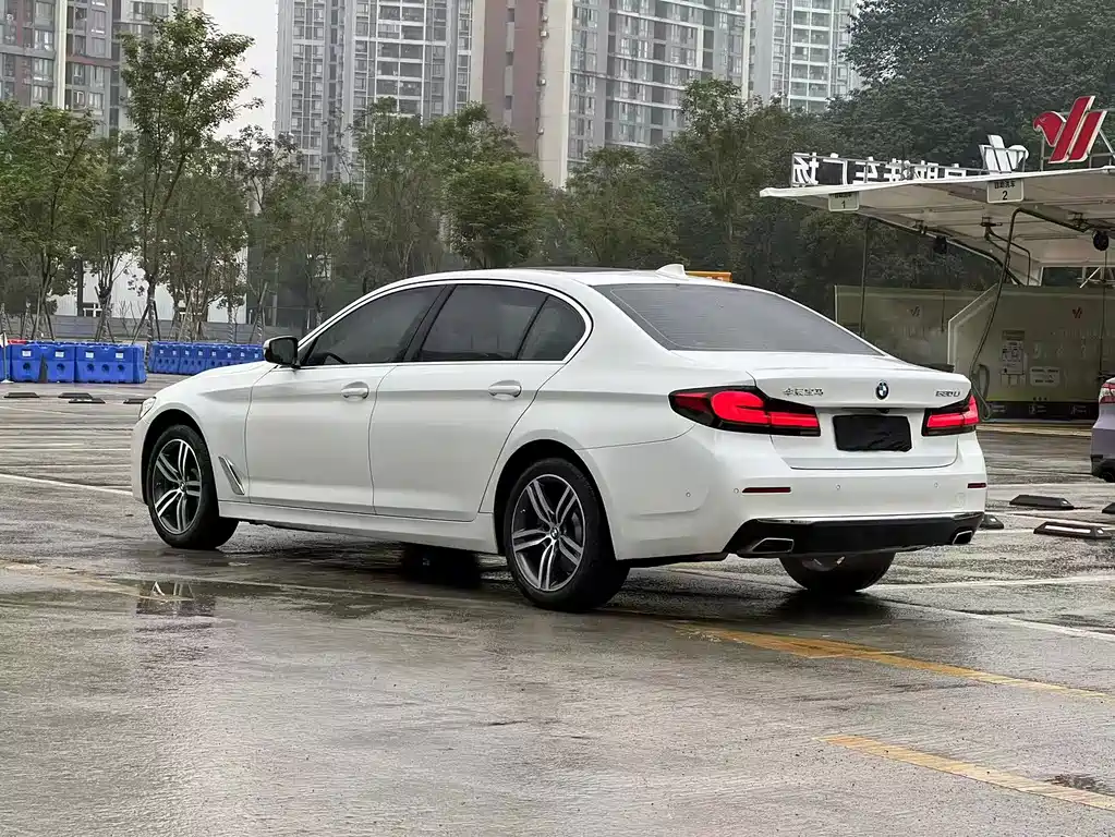 BMW 5 Series — миниатюра 7