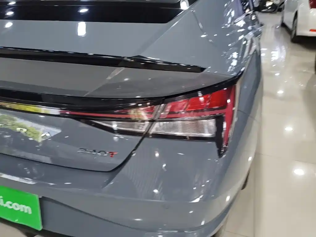 Hyundai Elantra — миниатюра 8