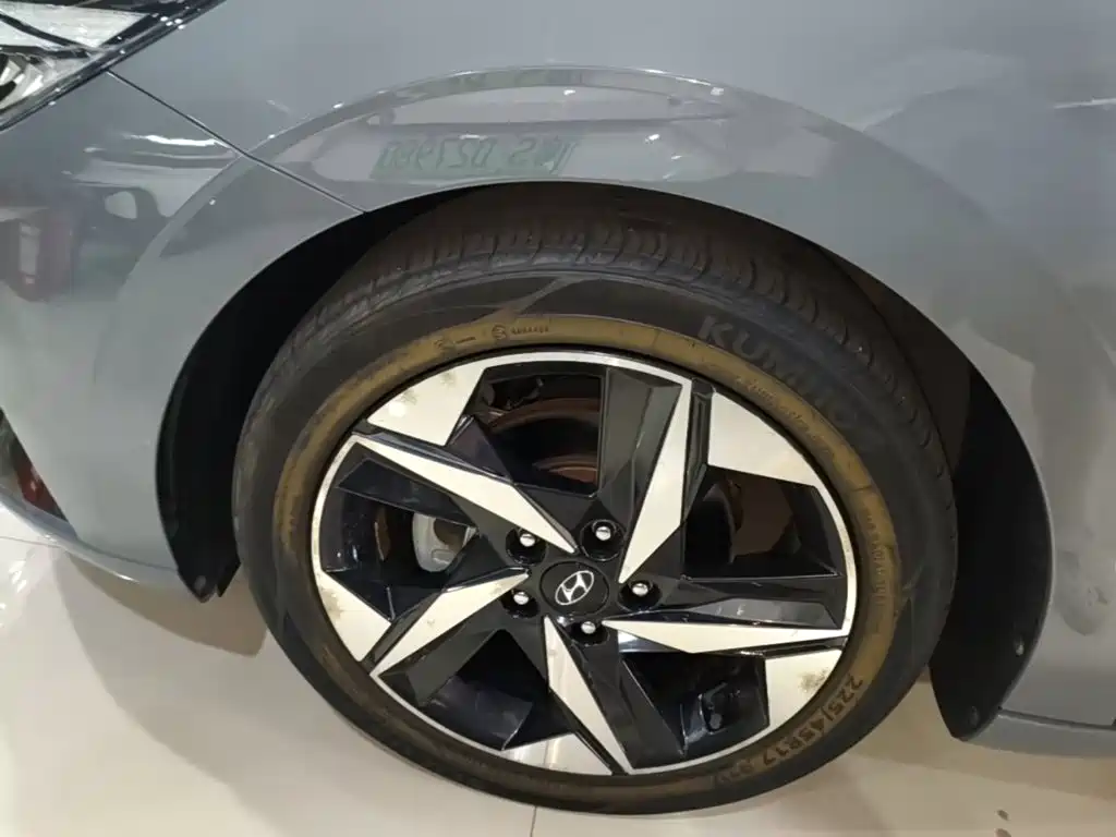 Hyundai Elantra — миниатюра 23