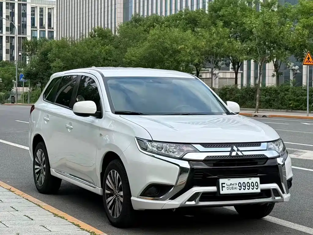 Mitsubishi Outlander — миниатюра 2