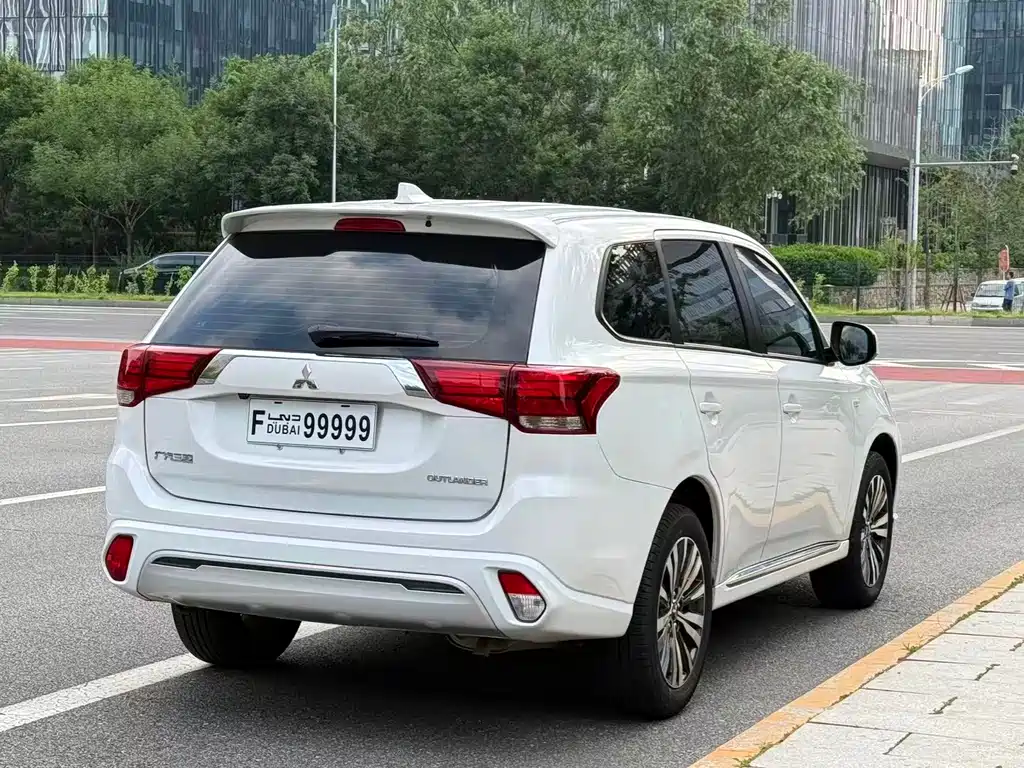 Mitsubishi Outlander — миниатюра 3