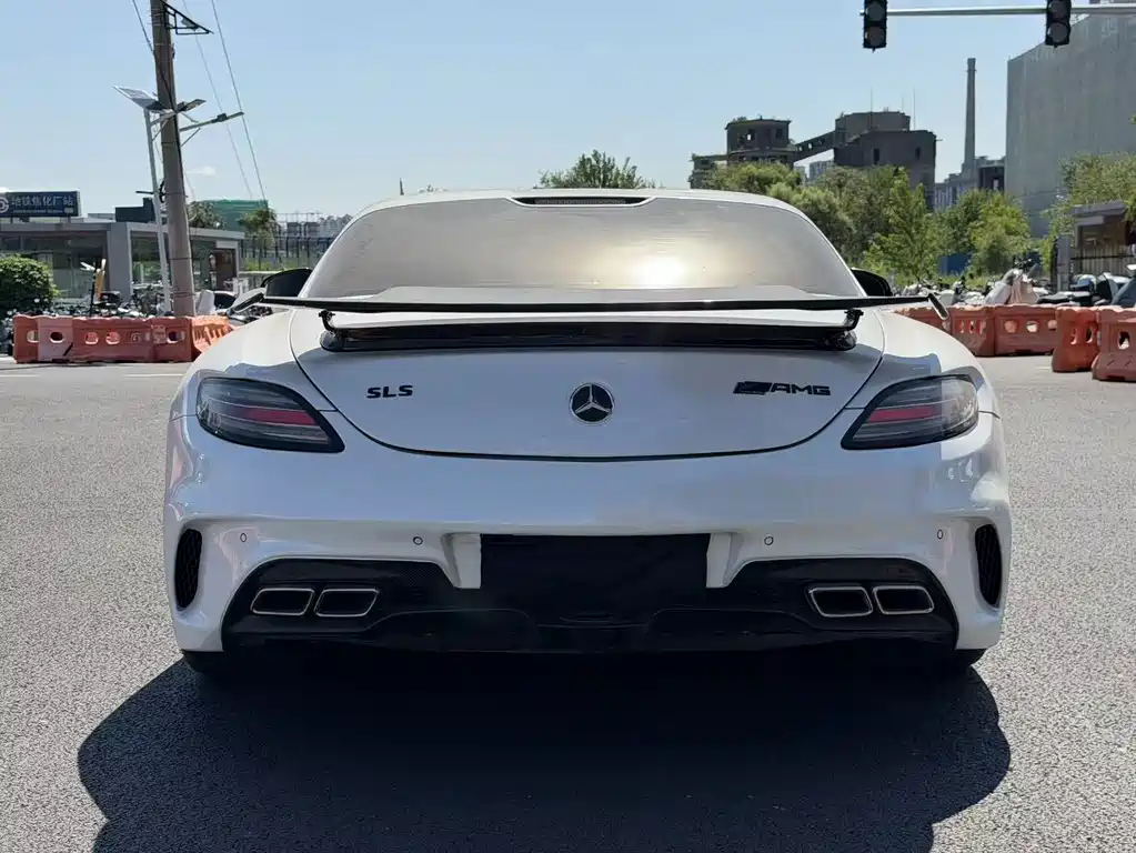 Mercedes-Benz SLS AMG — миниатюра 8