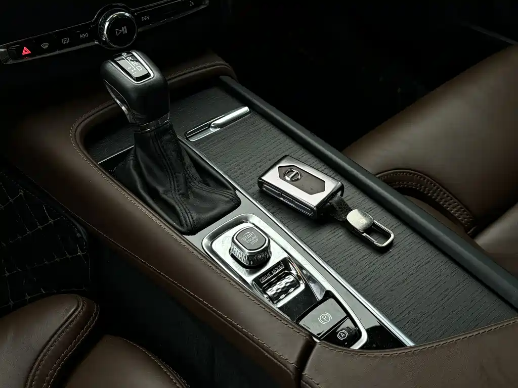 Volvo XC90 — миниатюра 20