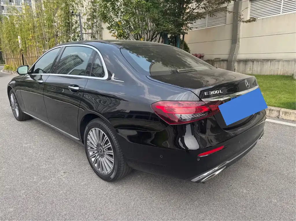 Mercedes-Benz E-Class — миниатюра 6