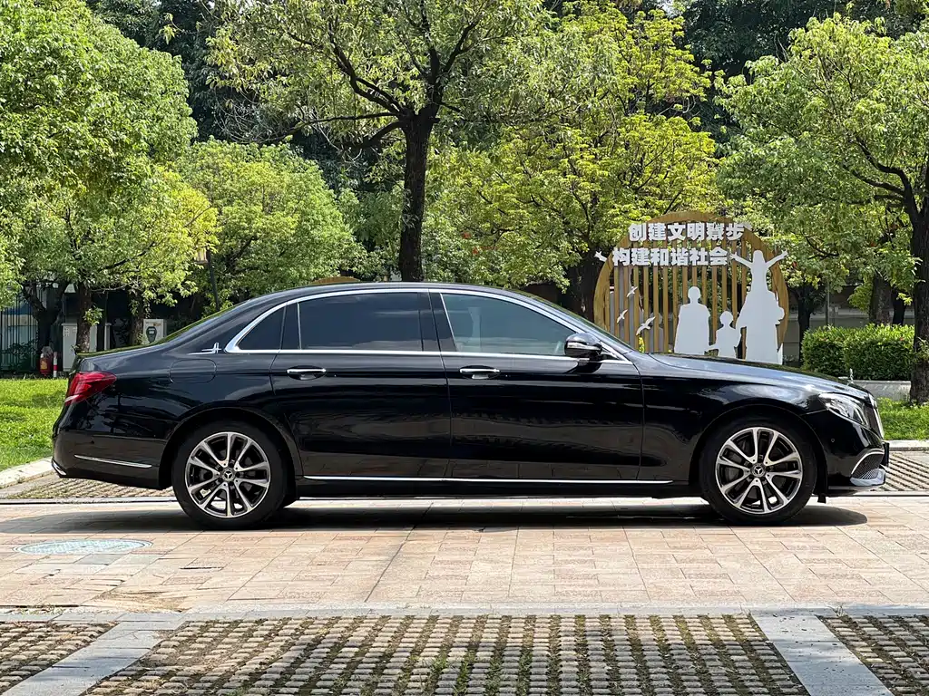 Mercedes-Benz E-Class — миниатюра 7