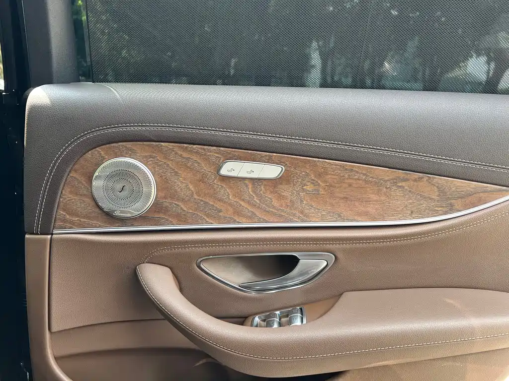 Mercedes-Benz E-Class — миниатюра 13