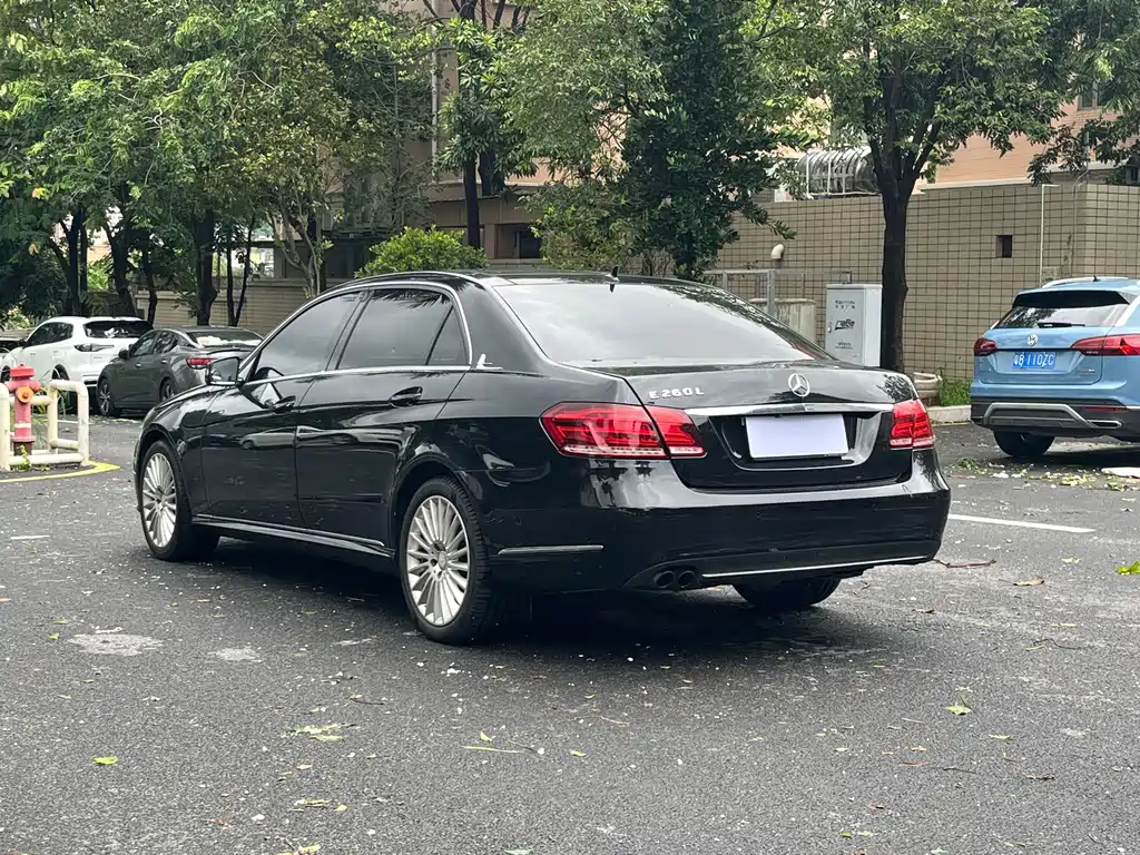 Mercedes-Benz E-Class — миниатюра 10