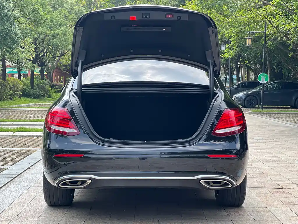 Mercedes-Benz E-Class — миниатюра 29