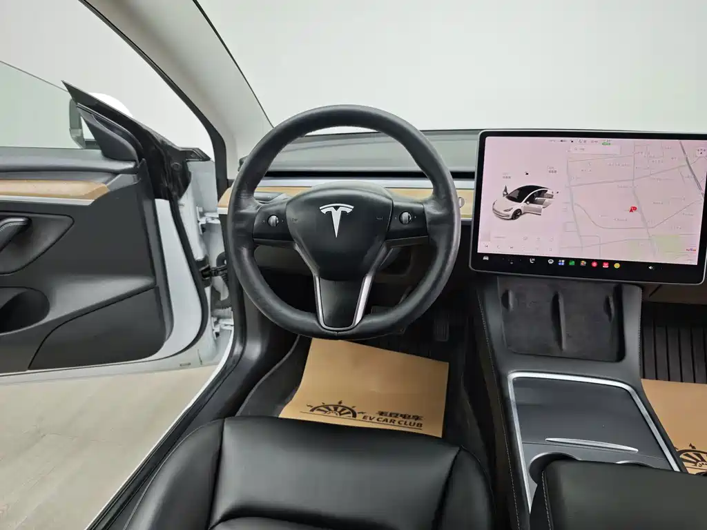 Tesla Model 3 — миниатюра 16