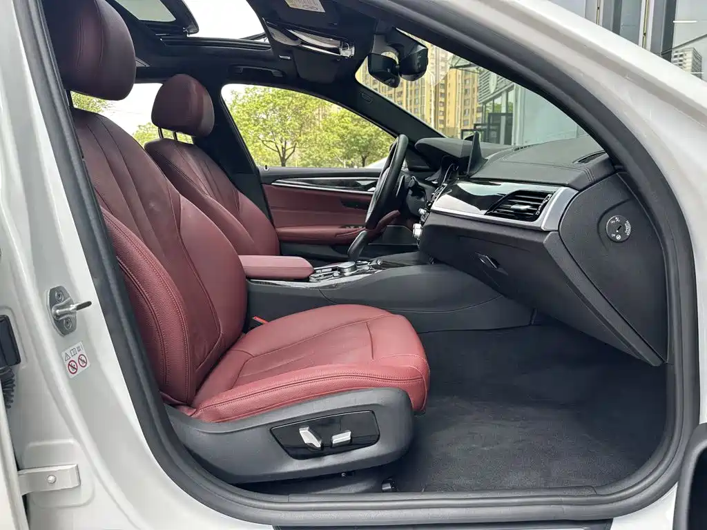 BMW 5 Series — миниатюра 21