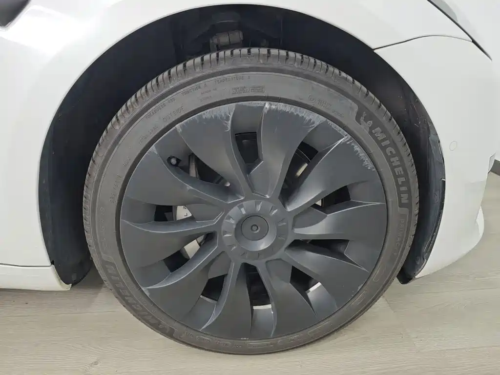 Tesla Model 3 — миниатюра 55