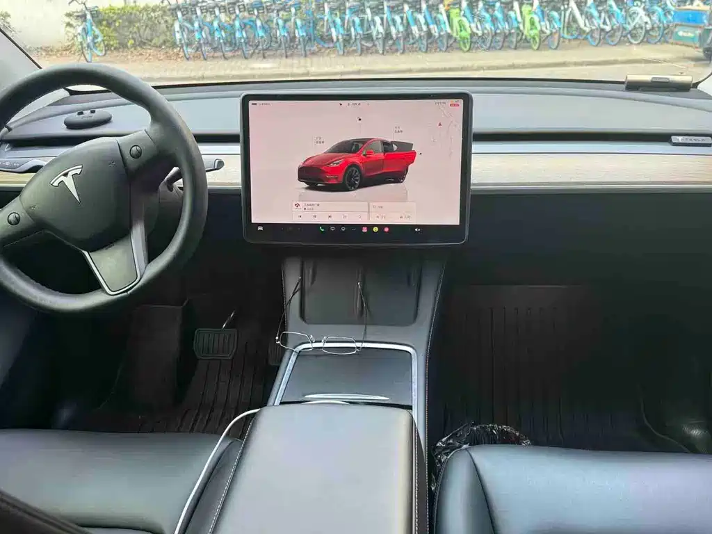 TESLA MODEL Y