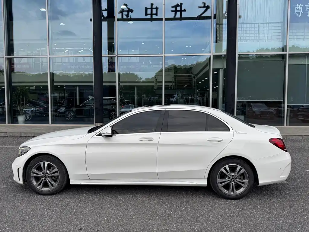 Mercedes-Benz C-Class — миниатюра 7