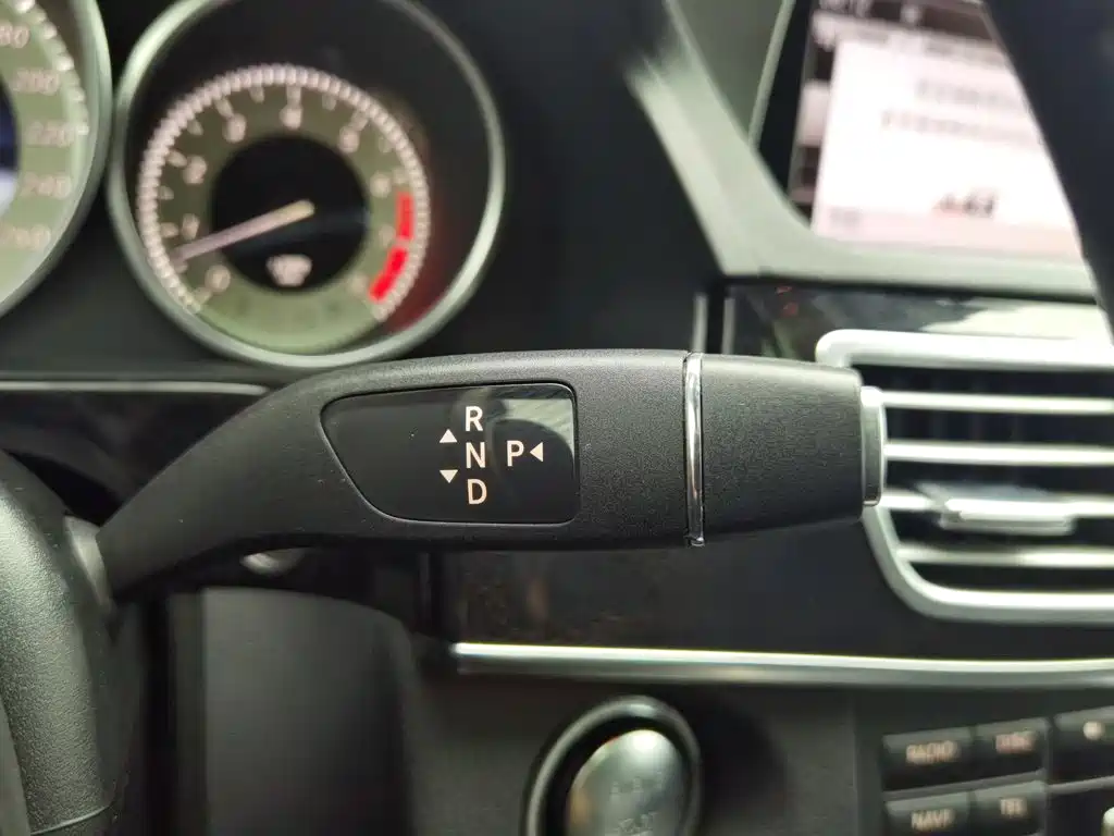 Mercedes-Benz E-Class — миниатюра 13