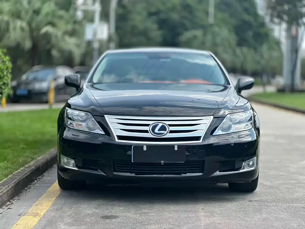 Lexus LS — миниатюра 2