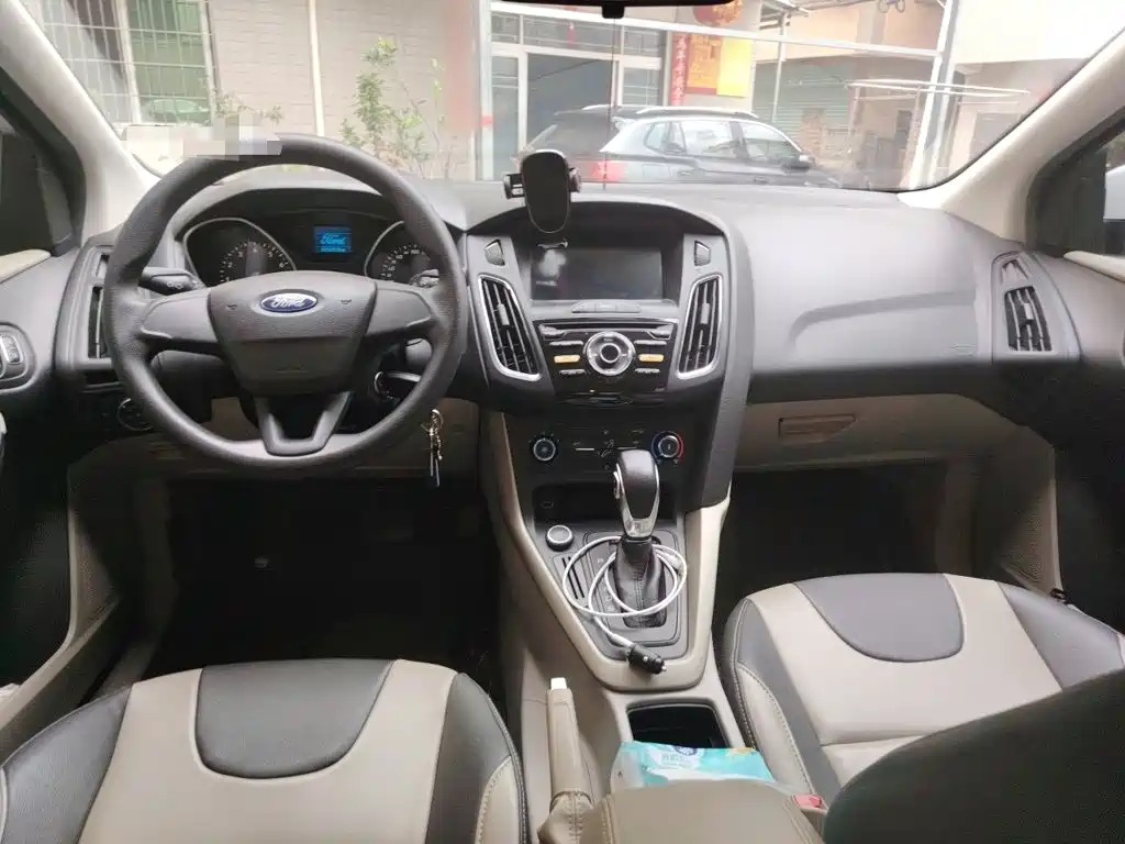 Ford Focus — миниатюра 5