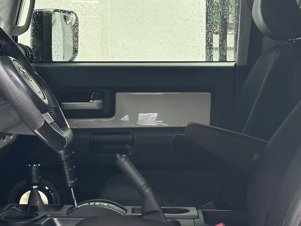 Toyota FJ Cruiser — миниатюра 8