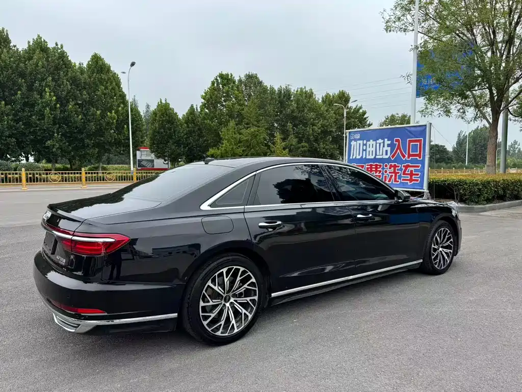 Audi A8 — миниатюра 6