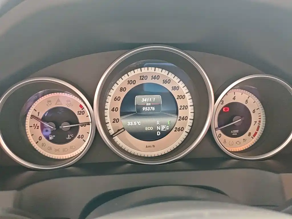 Mercedes-Benz E-Class (Import) — миниатюра 12