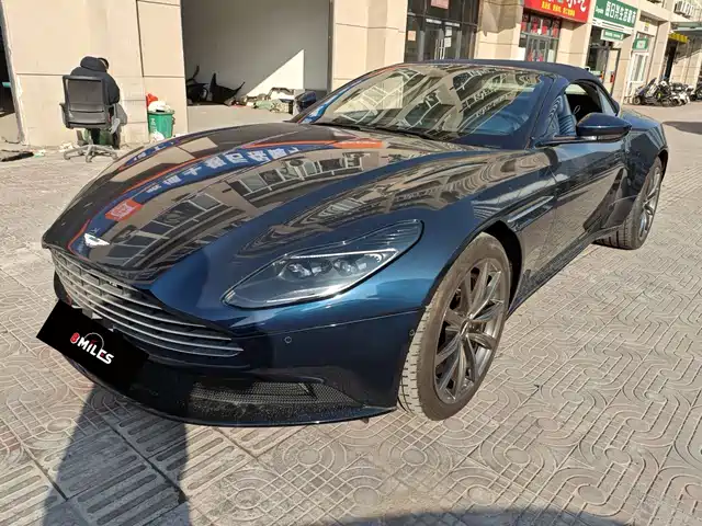 ASTON MARTIN DB11