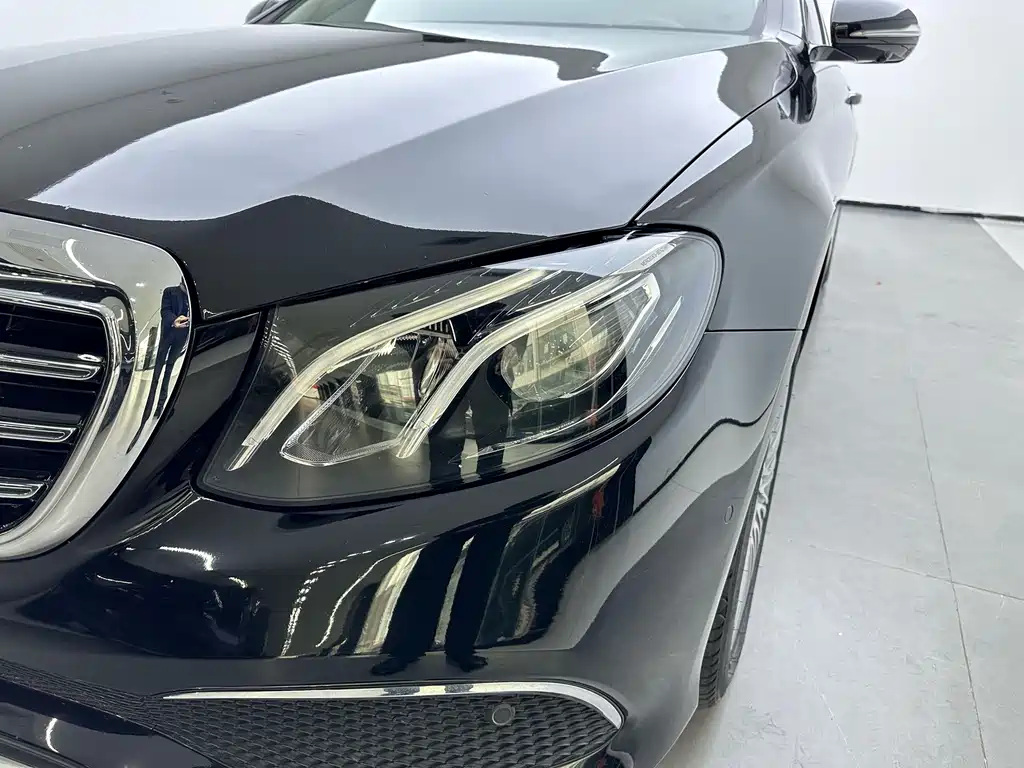 Mercedes-Benz E-Class — миниатюра 5