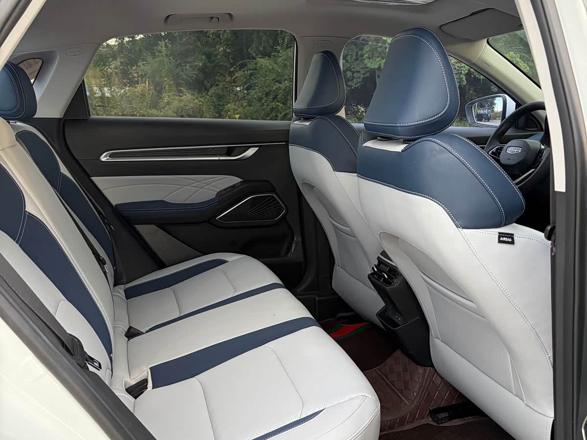 Geely Emgrand 1.5 л 2023 г. Белый, пробег 10000 км