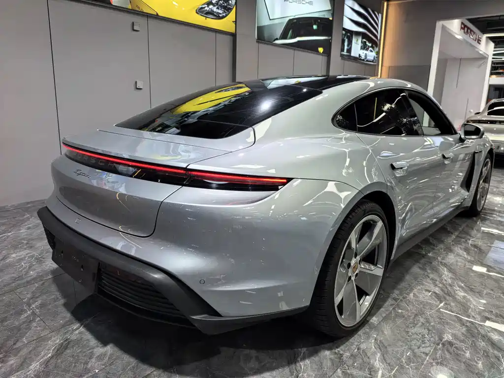Porsche Taycan — миниатюра 4