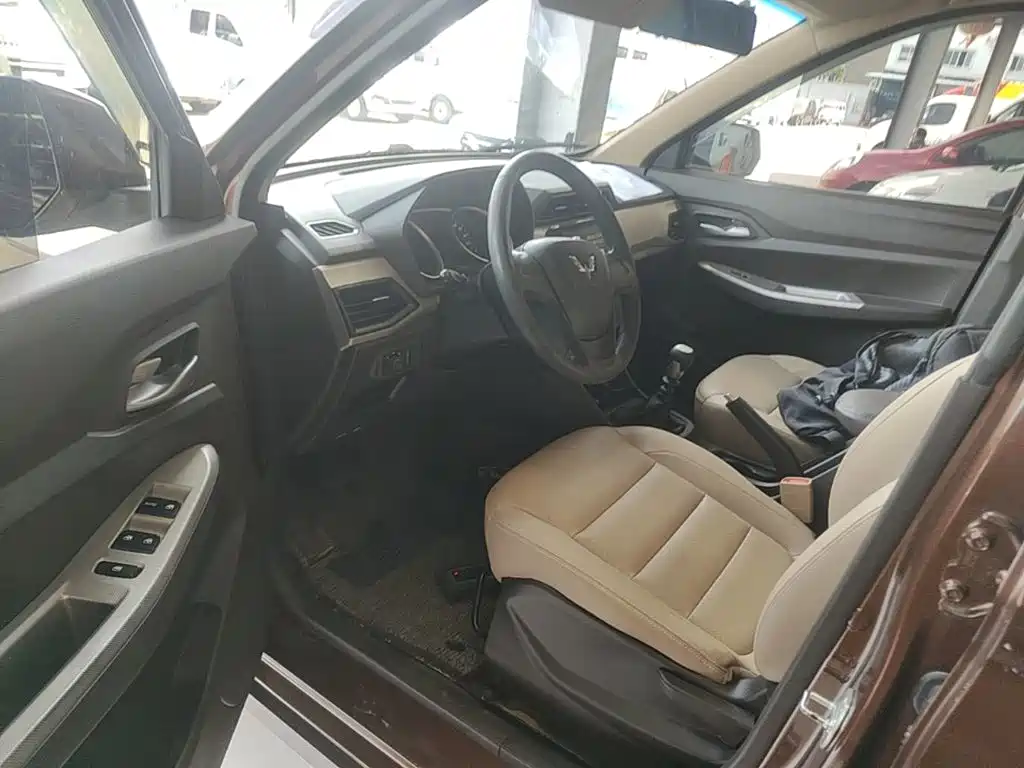 Wuling Hongguang — миниатюра 16