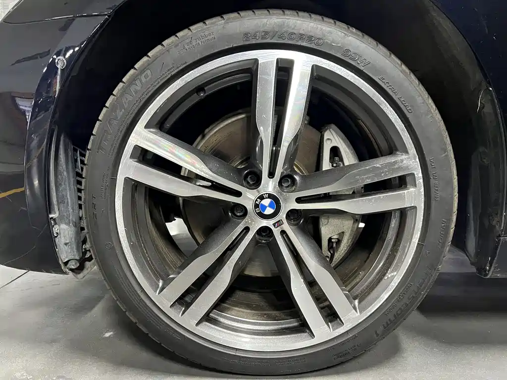 BMW 7 Series — миниатюра 11
