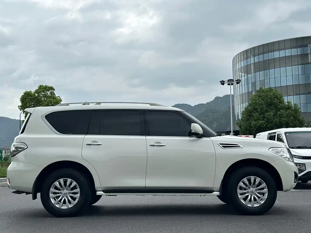 Nissan Patrol — миниатюра 4