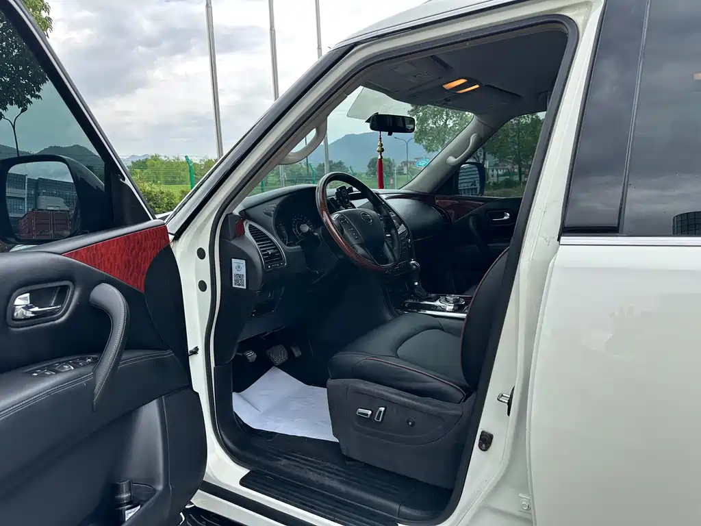 Nissan Patrol — миниатюра 5