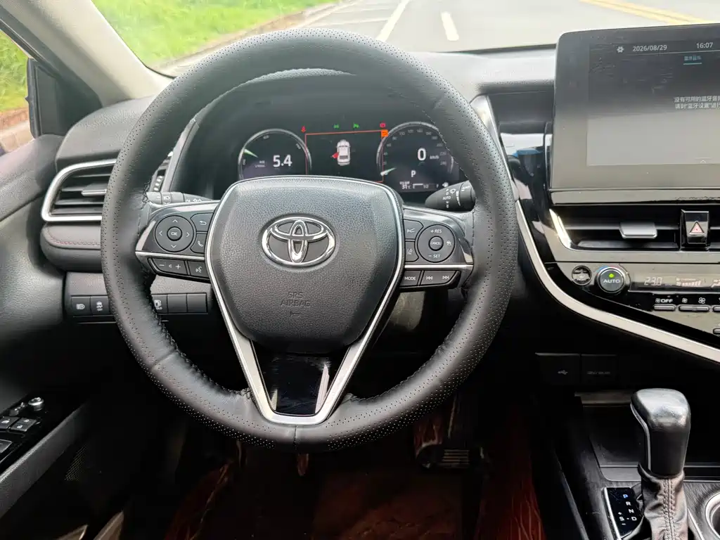 Toyota Camry — миниатюра 12
