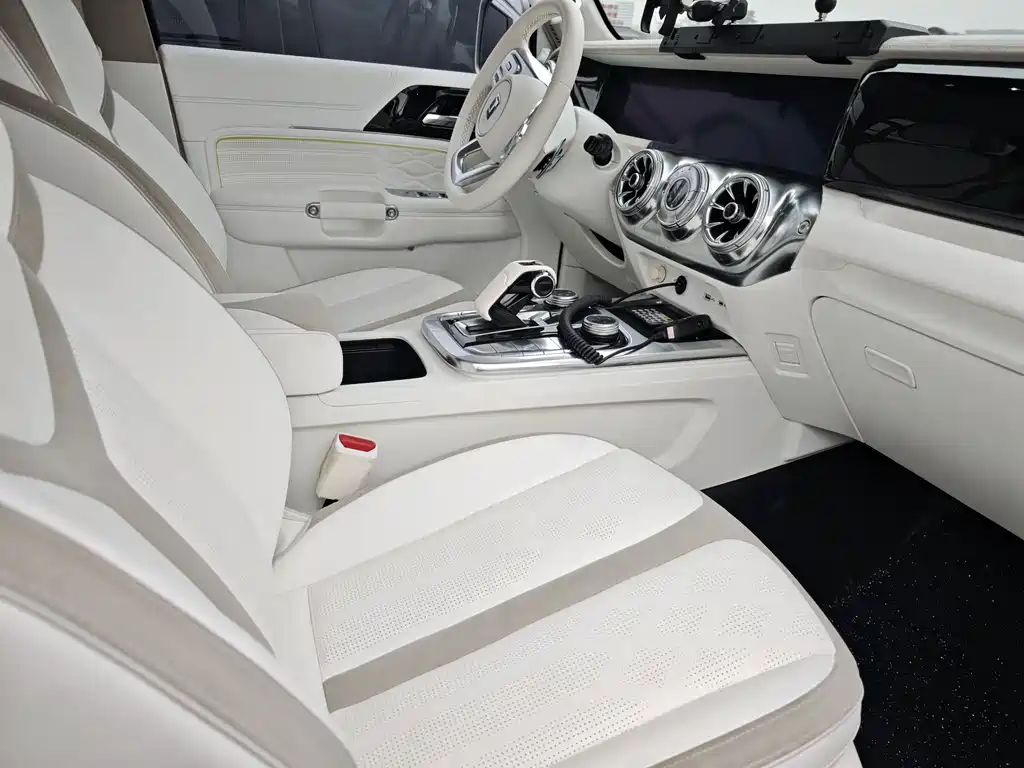 TANK CO CREATION TANK 300