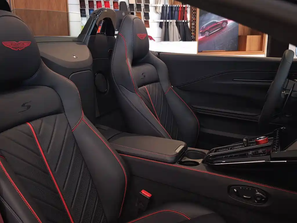 Aston Martin V8 Vantage — миниатюра 19