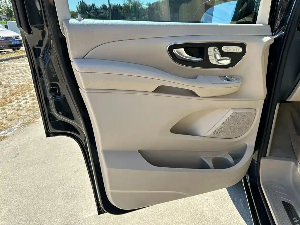 Mercedes-Benz V-Class — миниатюра 14