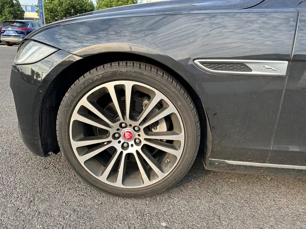 Jaguar XFL — миниатюра 8