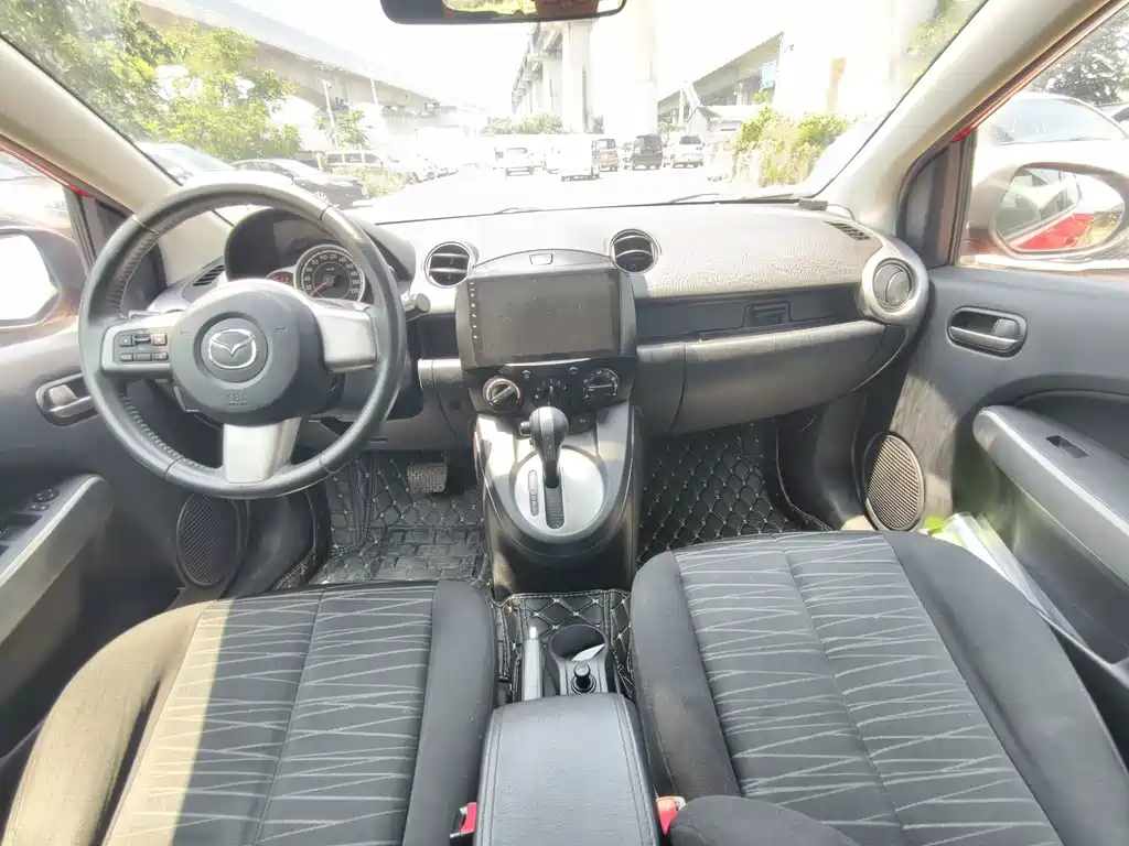 Mazda 2 — миниатюра 7