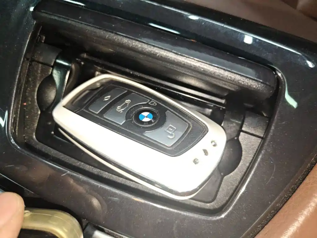 BMW 5 Series — миниатюра 9