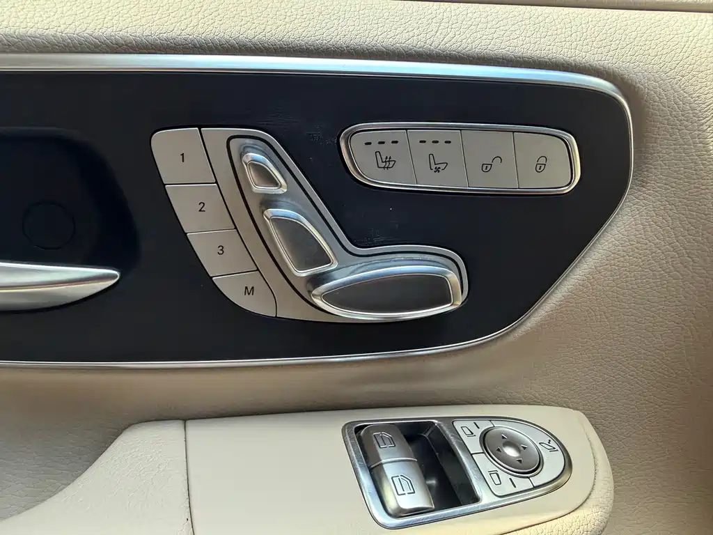 Mercedes-Benz V-Class — миниатюра 10
