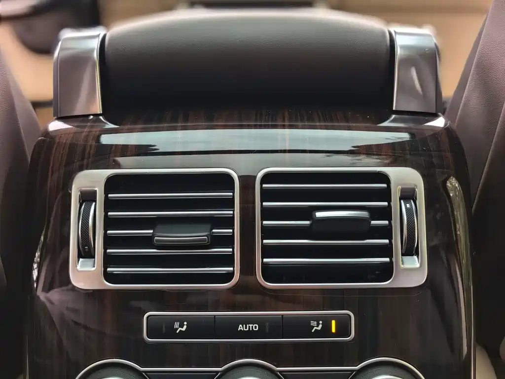 Land Rover Range Rover — миниатюра 23