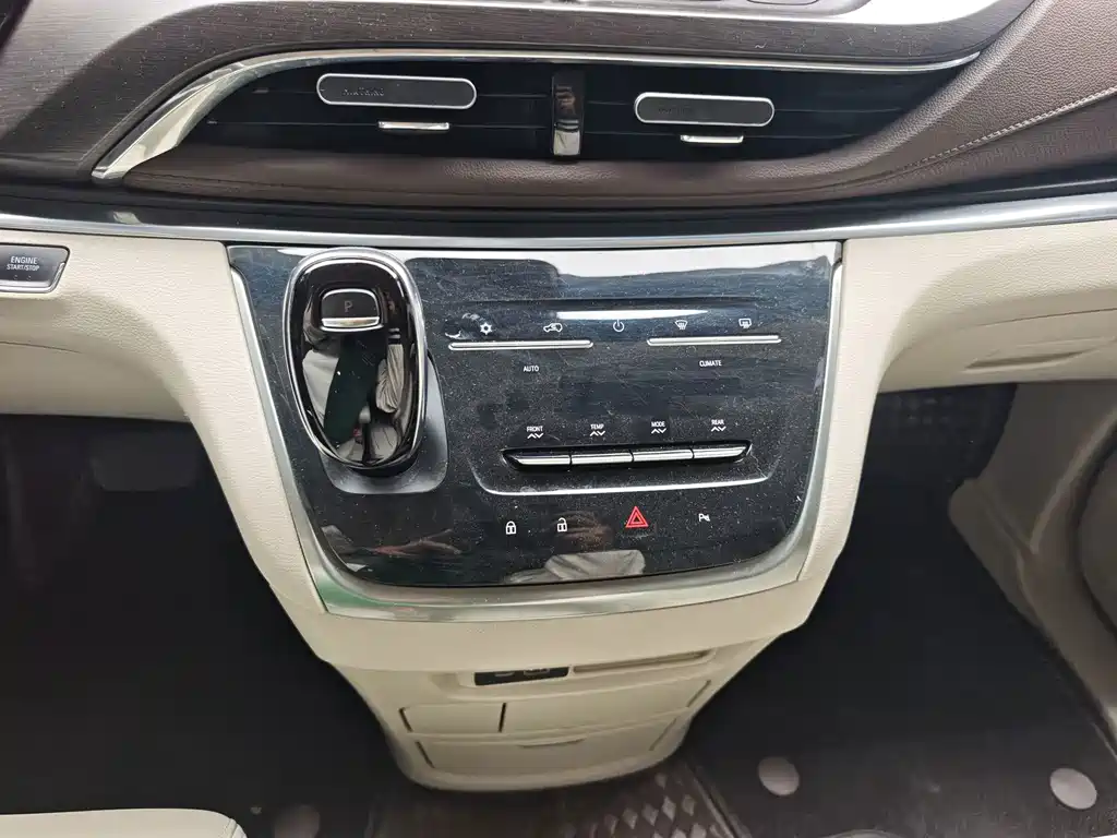 Buick GL8 — миниатюра 9