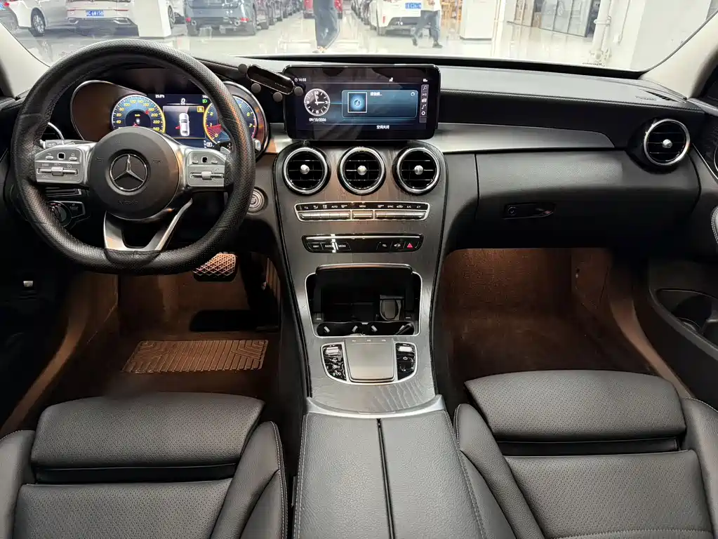Mercedes-Benz C-Class — миниатюра 13
