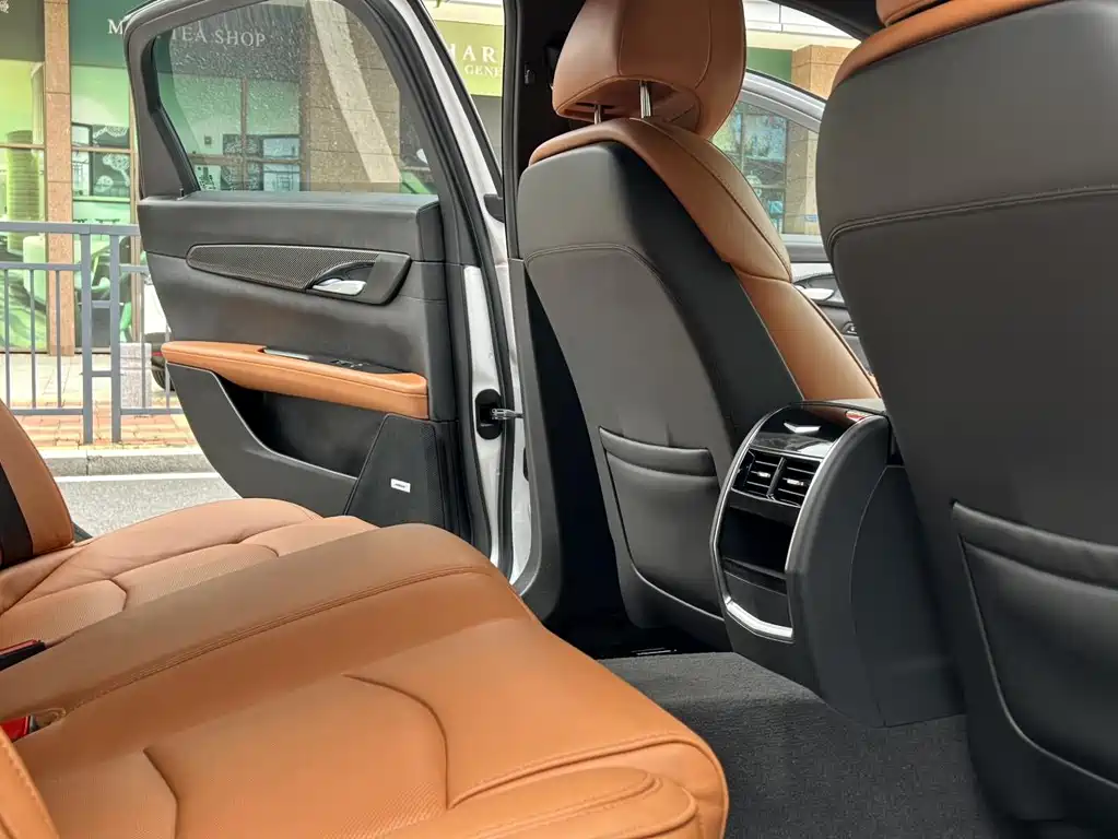 Cadillac CT6 — миниатюра 12