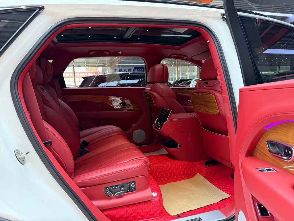 Bentley Bentayga — миниатюра 15