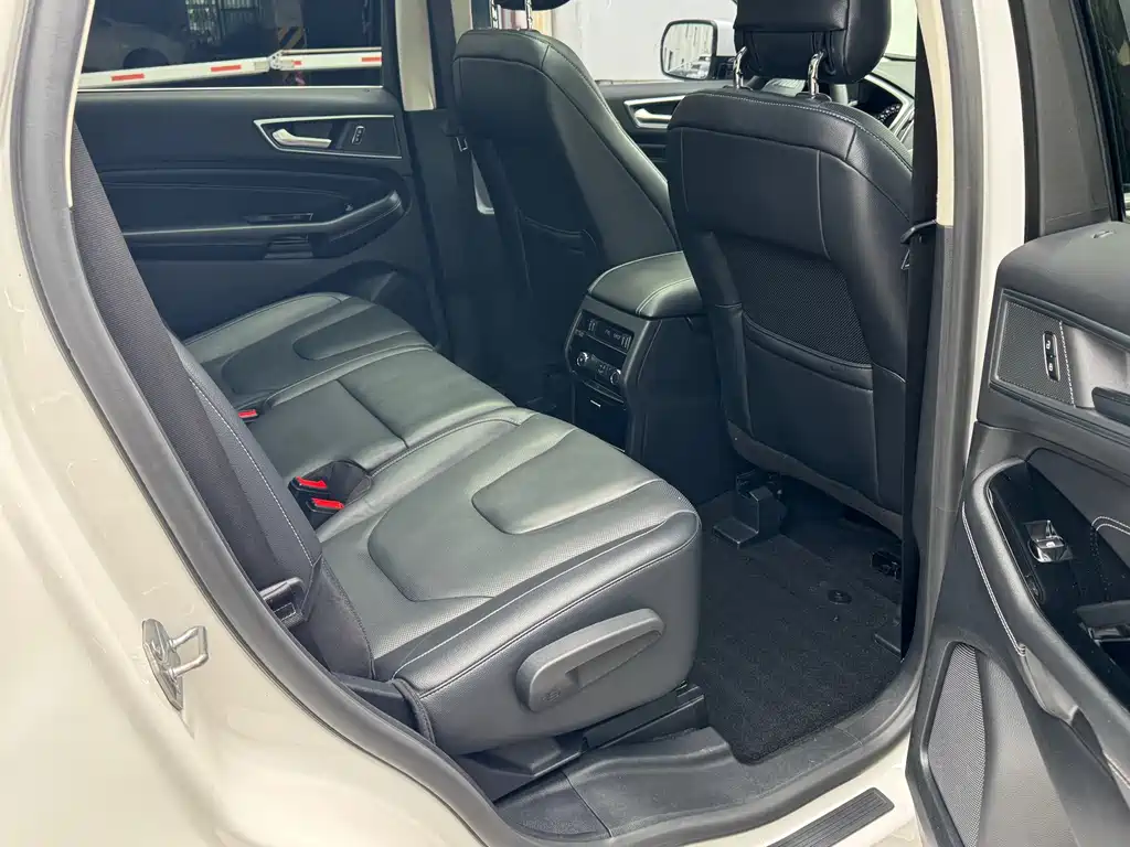 Ford Edge — миниатюра 13